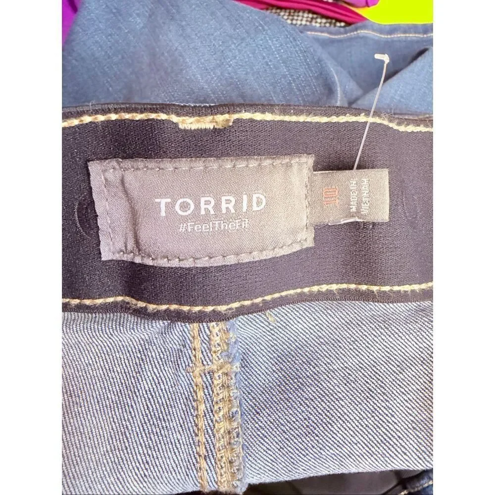 Torrid Womens Blue Cotton Blend Stretch Feel the Fit Denim Jean Shorts Size 10